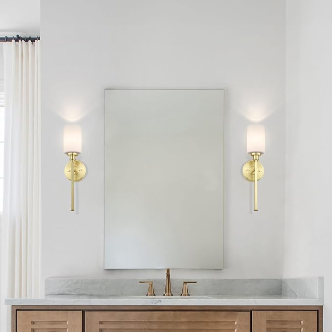 XiNBEi Lighting Brass Wall Sconce, 1 Light Bathroom Sconce Light Modern Glass Sconces Wall Lighting for Hallway Corridor & Living Room