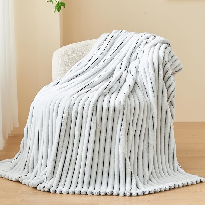 NEWCOSPLAY Super Soft Throw Blanket Black and White Premium Silky Flannel Fleece 3D Ribbed Jacquard Lightweight Bed Blanket All Season Use (Black and White Ribbed, Throw(50"x60"))