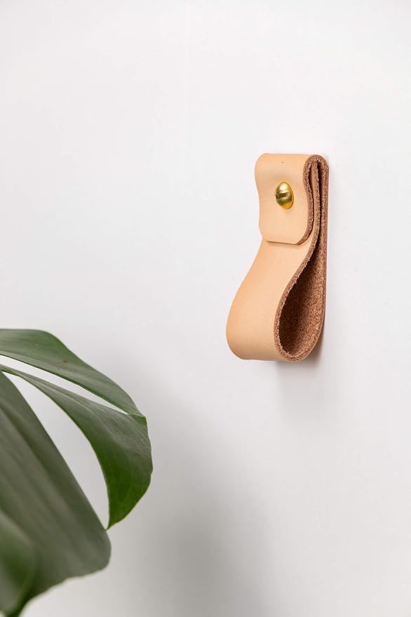 Keyaiira - Small Nicotine Colored Leather Wall Hook, Minimalist Leather Strap Hanger for Bath Towel Holder Wall Hook Strap Towel Hook Bathroom Decor Brass Towel Ring Nordic Home (Veg-TAN)