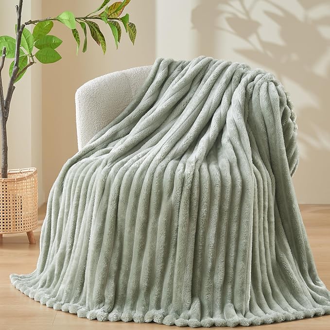 NEWCOSPLAY Super Soft Throw Blanket Sage Green Premium Silky Flannel Fleece 3D Ribbed Jacquard Lightweight Bed Blanket All Season Use (Sage Green Ribbed, Throw(50"x60"))