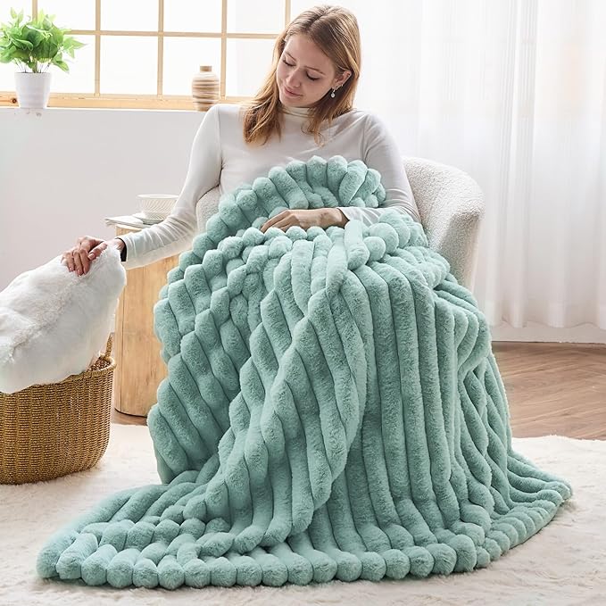 NEWCOSPLAY Super Soft Throw Blanket New Sage Green Premium Silky Flannel Fleece 3D Ribbed Jacquard Lightweight Bed Blanket All Season Use (New Sage Green Ribbed, Throw(50"x60"))