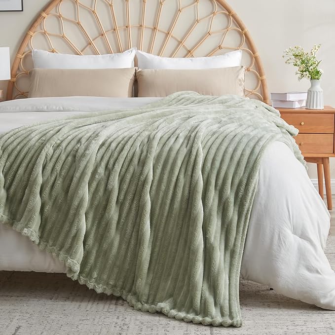 NEWCOSPLAY Super Soft Throw Blanket Sage Green Premium Silky Flannel Fleece 3D Ribbed Jacquard Lightweight Bed Blanket All Season Use (Sage Green Ribbed, Throw(50"x60"))