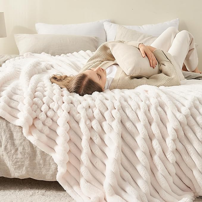 NEWCOSPLAY Super Soft Throw Blanket Ivory Premium Silky Flannel Fleece 3D Ribbed Jacquard Lightweight Bed Blanket All Season Use (Ivory Ribbed, Throw(50"x60"))