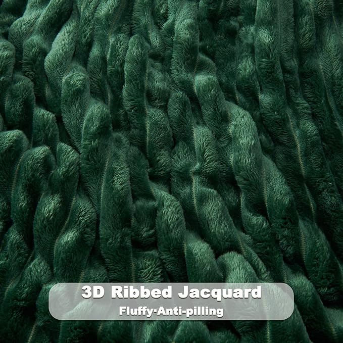 NEWCOSPLAY Super Soft Throw Blanket Dark Green Premium Silky Flannel Fleece 3D Ribbed Jacquard Lightweight Bed Blanket All Season Use (Dark Green Ribbed, Throw(50"x60"))